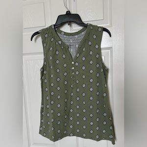 Croft and Barrow V-neck Sleeveless Top - Medium